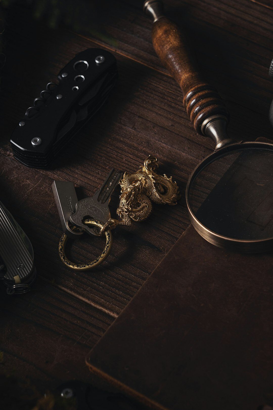 detective investigating clues